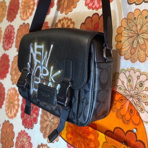 Coach X Jean Michel Basquiat Signature Canvas Track Crossbody Bag No. C5420 - Picture 4 of 15